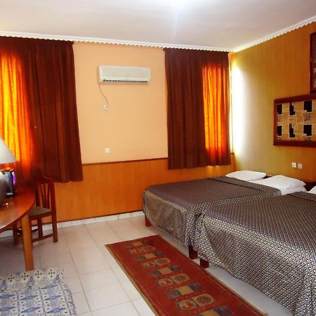 Hotel Saffana Дуала Экстерьер фото